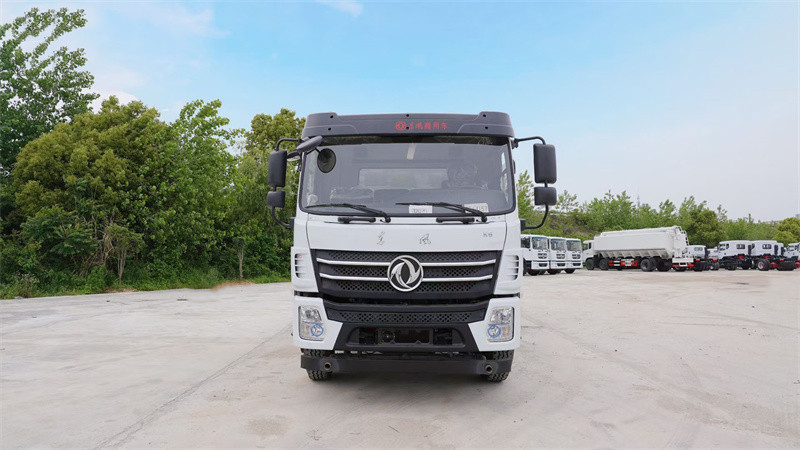 東風(fēng)隨專(zhuān)后雙橋20方灑水車(chē)高清實(shí)車(chē)圖片